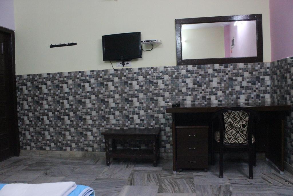Hotel Kanishka Varanasi Værelse billede